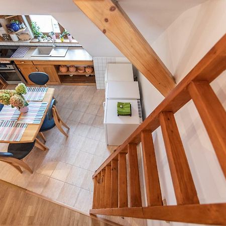 Romanticke Ubytovanie V Podkrovi Idealne Pre Pary Alebo Rodinku-Self Check Bratislava Exterior foto